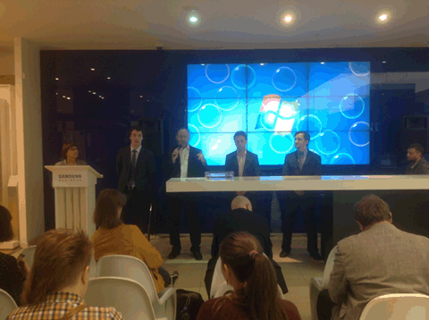 Презентация копоративного стенда Samsung в фирменном салоне на Тверской