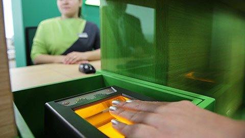 Сбербанк внедрит оплату по биометрии
