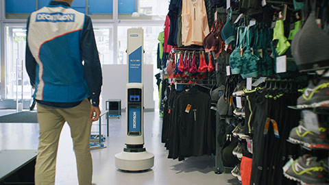 RFID робот автоматизирует управление запасами в магазине Decathlon